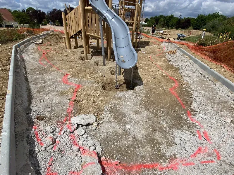 espace avec toboggan